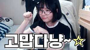 지수소녀 육수가 그 하꼬 팀장 얼굴을 딱 공개하니까 여론이 확 뒤집어짐 ㅋㅋ. ìŠ¤íŠ¸ë¦¬ë¨¸ ì§€ìˆ˜ì†Œë…€ ë¡¤ ì²œìƒê³„ ì—¬ì„± ìŠ¤íŠ¸ë¦¬ë¨¸ T1 í•©ë¥˜