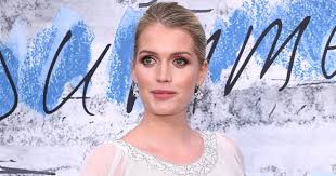 Lady kitty spencer has married millionaire tycoon michael lewis in a lavish ceremony in italy, surrounded by her friends. Awxg60 P Zbw3m
