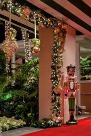 Simple indoor christmas decorations for your home. 30 Gorgeous Christmas Garland Ideas 2019 How To Decorate With Garland