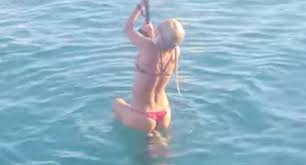 Πρόταση στην παόλα από τον acun ilicali. Survivor H Igglezoy Me Thn Strigkara Ths Skarfalwnei Vid To10 Gr