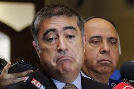 Este martes, fabiola campillai sostuvo una reunión con el fiscal nacional, jorge abbott, para saber los avances del caso de violencia policial contra su persona, y aprovechó para responderle al candidato presidencial por chile vamos, mario desbordes, quien manifestó que el ataque que la dejó sin visión en ambos ojos, no fue con intención por parte de carabineros. Desbordes Defiende Actuar Policial Durante Crisis Social La Democracia Ha Sobrevivido Estos Tres Meses Porque