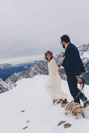 Inspiration Fur Eine Winterhochzeit In Den Verschneiten Bergen Blog Schweiz Stylehappchen Ch Winterhochzeit Hochzeit Winter