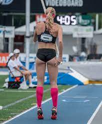 ボード female athletes のピン