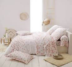 Livraison rapide à domicile, en point relais ou en magasin. Drap Housse Petales Satin De Coton Motifs Fleurs Rouge 90x190 Tradilinge