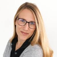 Lisa Roesler's Instagram, Twitter & Facebook