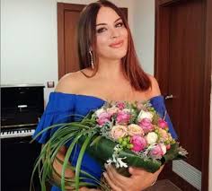 Ünlü şarkıcı zara instagram hesabından yaptığı fotoğraflı paylaşımlarında estetik yaptırdığı görüldü. Zara Genclik Fotografini Paylasti Mini Eteklerin Magazin