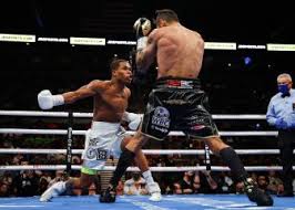 Logan trying to land a punch on mayweather be like Floyd Mayweather Vs Logan Paul Fecha Horario Y Donde Es El Combate As Com