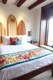 Hawaiian decor style is bright and cheerful. 33 Hawaiian Themed Bedroom Ideas Bedroom Themes Beach Themed Bedroom Hawaiian Bedroom