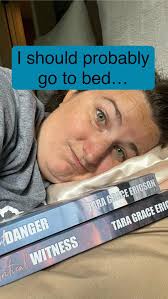 What’s the latest you’ve ever started a new book? I started one at 1 am the  other day!!! 🙈, Nothing is more convenient for late night binge-reading  (or harmful for my circadian rhythms) than an ...