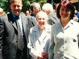 Leader of the australian labor party, mp for grayndler, rabbitohs life member. Who Is Anthony Albanese Queensland Times