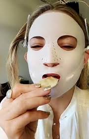 Kate Hudson's mask screams Silence Of The Lambs