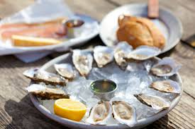 6 Of The Best Restaurants In Mendocino That Will More Than Satisfy Your Palate Sea Rock Inn Mendocino Ca Food Man Food Raw Oysters