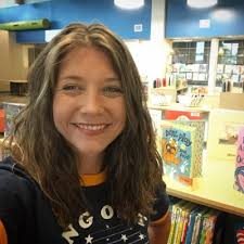 Lara Garrett's Instagram, Twitter & Facebook