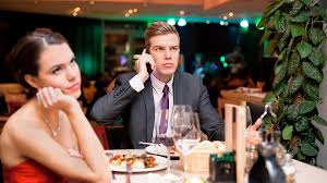 # când strănutăm, tuşim sau căscăm, se pune întotdeauna mâna la gură, indiferent de distanţa sau. Codul Bunelor Maniere La Restaurant