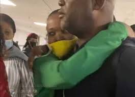 بث مباشر صن داونز و شباب بلوزداد. Ù…ÙˆØ³ÙŠÙ…Ø§Ù†ÙŠ ÙŠØºØ§Ø¯Ø± Ø¬Ù†ÙˆØ¨ Ø£ÙØ±ÙŠÙ‚ÙŠØ§ ÙˆØ¯Ø§Ø¹ Ø¹Ø§Ø·ÙÙŠ Ù…Ù† Ø§Ù„Ø¬Ù…Ø§Ù‡ÙŠØ± ÙÙŠ Ø§Ù„Ù…Ø·Ø§Ø± ÙˆØ§Ù„Ù…Ø¯Ø±Ø¨ ÙŠØ¨ÙƒÙŠ ØµÙˆØ± Ø§Ù„Ù…ØµØ±ÙŠ Ø§Ù„ÙŠÙˆÙ…