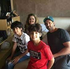 He has a younger brother named hridhaan roshan. Pin On Hrithik Roshan