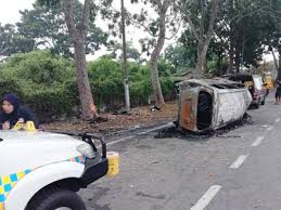 Maybe you would like to learn more about one of these? Pemandu Rentung Tersepit Dalam Mpv