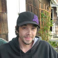 Recognize Arkansas family from pool?