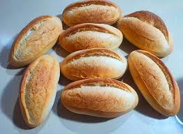 It is often split lengthwise and filled with savory ingredients like a submarine sandwich and served as a meal. Äƒn Banh Mi Tráº¯ng Co Beo Khong Loáº¡i Banh Mi Nao Äƒn Giáº£m Can