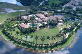 He's been married to his wife, claire, for 35 years, and the two have six children together. Photos Dan Marino Selling Florida Home Wsj