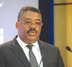 Foi-se o crítico e versátil