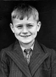 Dave Steer's Instagram, Twitter & Facebook