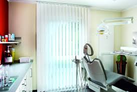 Fadenvorhänge unseres partners kadeco bringen als elegantes. Lamellenvorhang Der Klassiker Fur S Buro Kadeco