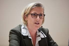 Caroline Roos's Instagram, Twitter & Facebook