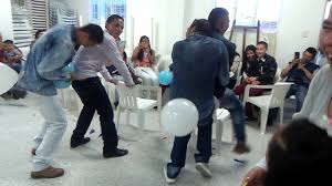 Juegos para baby shower diferentes y entretenidos. Los Hombres En Accion En El Baby Shower By Sonrisas Ham