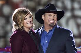 Trisha yearwood is a american singer and actress. Garth Brooks Trisha Yearwood Announce New Christmas Tv Special