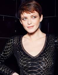 Des motifs à carreaux aux rouges de toutes teintes, jetez un coup d'œil sur ces vêtements polyvalents que vous prendrez plaisir à porter. Epingle Sur Coiffures