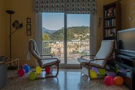 Beginnen sie hier mit ihrer ein wohnzimmer und ein separates schlafzimmer sind eine bessere wahl, wenn man auf dauer in frieden mit dem partner oder mit der partnerin wohnen will. Urlaub Mit Baby Und Kleinkind So Findest Du Eine Passende Ferienwohnung