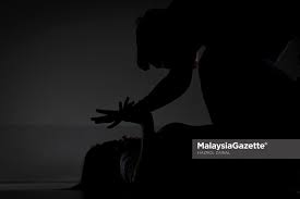 Berikut ini cerita dewasa tentang anak tiri jadi pemuas birahiku selengkapnya: Datuk Seri Mengaku Tidak Salah Cabul Anak Kandung