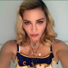 Šesťdesiatnička Madonna alias Madame X stále dokáže vytĺcť zo svojho mena  maximum