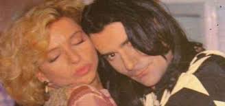 Un amore indissolubile quello che aveva pervaso dagli anni '70 la coppia. Renato Zero Eta E Dove E Nato Moglie Figlio Matrimonio Canzoni Loredana Berte Instagram Donnapop