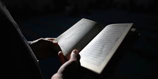 Al ma'un adalah surat yang ke 107 dalam urutan mushaf al quran. Asbabun Nuzul Surat Al Maun Ciri Pendusta Agama