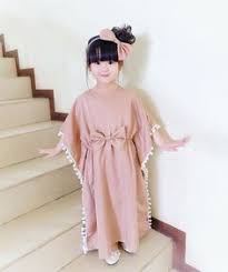 Model baju dress brokat memang akan memberikan aura yang berbeda pada penampilan anda menjadi lebih sempurna dan manis, memang tidak bisa dipungkiri dari sisi motif kebanyakan brokat akan memberikan kesan tidak halus dan ramai namun bisa kok di akali dengan memilih motif yang. 63 Kids Abaya Ideas In 2021 Kids Abaya Kids Dress Dress Anak