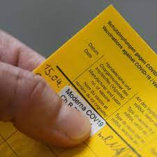 Seit montag können apotheken in berlin einen digitalen impfpass ausstellen für menschen, die bereits geimpft sind. Impfpass Fur Corona Impfung Hier Kaufen Produktempfehlung