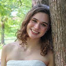 Kayla Bateson's Instagram, Twitter & Facebook