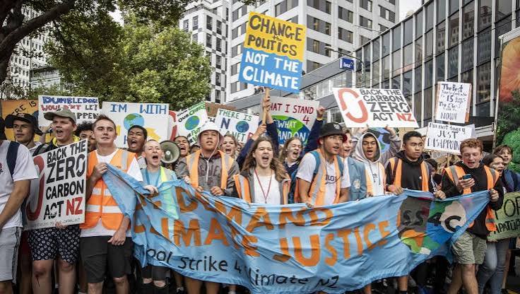 Tens of thousands of school students demonstrate across NZ calling for action on climate change | Stuff