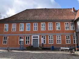 Weitere räume im bleckeder haus stehen für ihre hochzeitsfeier zur verfügung. Bleckede Schloss Schloss Bleckede Runde Von Bleckeder Hafen Wanderung Komoot