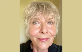 Lisa Grainger's Instagram, Twitter & Facebook