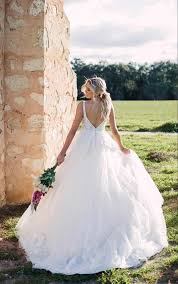 Wunderschönes schlichtes brautkleid aus chiffon und total angesagter 3d blumen spitze. A Linien Brautkleid Mit Tull Spitze Und 3d Elementen Essense Of Australia Brautkleider