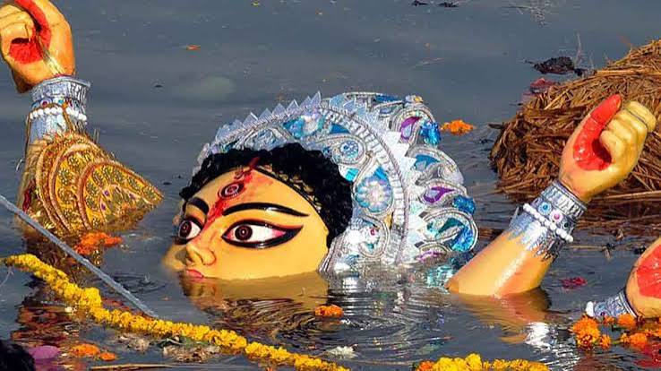 Durga Puja 2021 | Kolkata Municipal Corporation conducts experimental experiment to control pollution in idol immersion dgtl - Anandabazar