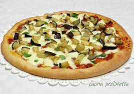 Polpa di pomodori, farina di grano tenero tipo 00, acqua, melanzane 8%, olio di oliva. Pizza Con Melanzane E Mozzarella Ricetta Cucina Prediletta