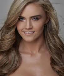 Andrea Rooney's Instagram, Twitter & Facebook