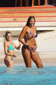 Las vegas aces center liz cambage said curt miller, the head coach of the connecticut sun, had made an offensive comment about her body during a during last night's game, while arguing a call with an official, i made an inappropriate and offensive comment in reference to liz cambage's height. Basketball Star Liz Cambage Dons A G String Bikini In St Barts Daily Mail Online