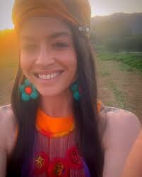 Spring is finally here, and with it comes outdoor dance festivities—my  favorite! 🕺🏻🌸🙌🏼🌼💃🏻 🌱 Sunday 4/13: I'm so excited to close out  @relove_losangeles at Woodley Park with my re:love fam! 💞 🌱