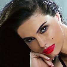 A Pink House On Wheels: A twisted roller-coaster of action, self-discovery  and passionate love.: Amazon.co.uk: Bartaia, Tammy: 9780645414004: Books