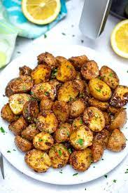 Crispy Air Fryer Potatoes Video Sweet And Savory Meals Recipe Air Fryer Recipes Healthy Air Fryer Dinner Recipes Air Fryer Recipes Easy